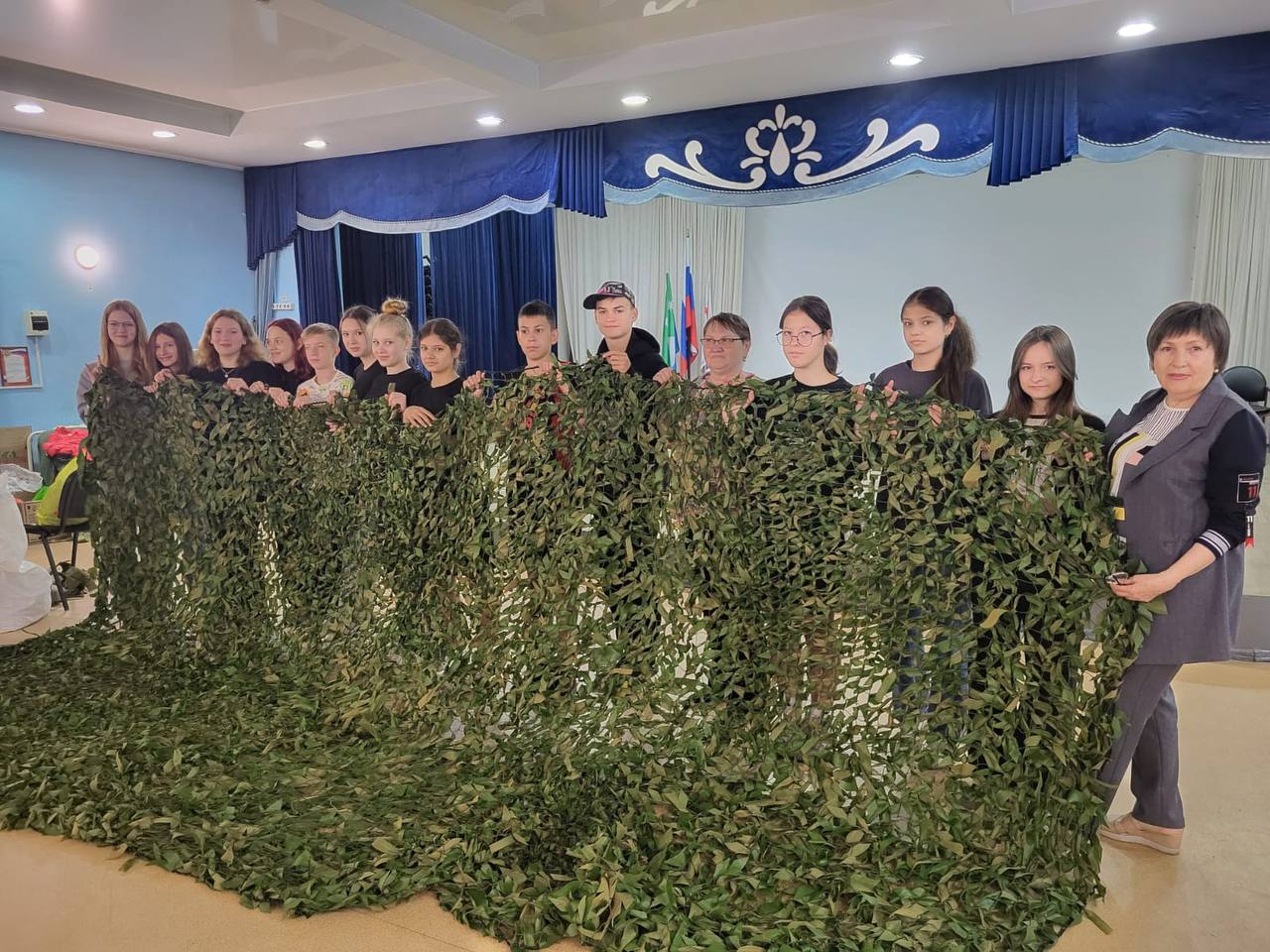 #МЫВМЕСТЕ: школьники Белогорска плетут маскировочные сети