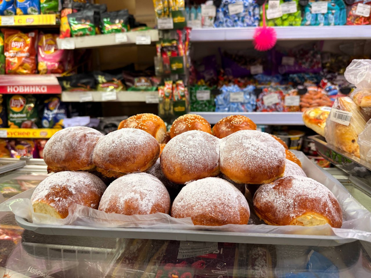  В магазинах Белогорска появилась фирменная школьная выпечка