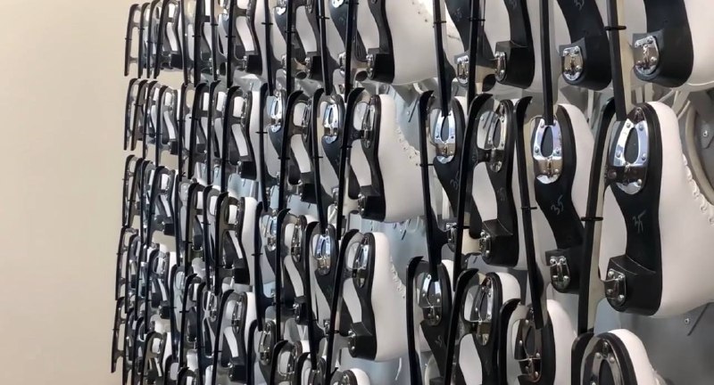 Еще 100 парк коньков доставлены на ледовую «Белогорск. Арену»